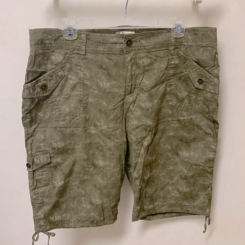 Women’s Size 14 Capri/Bermuda Pants